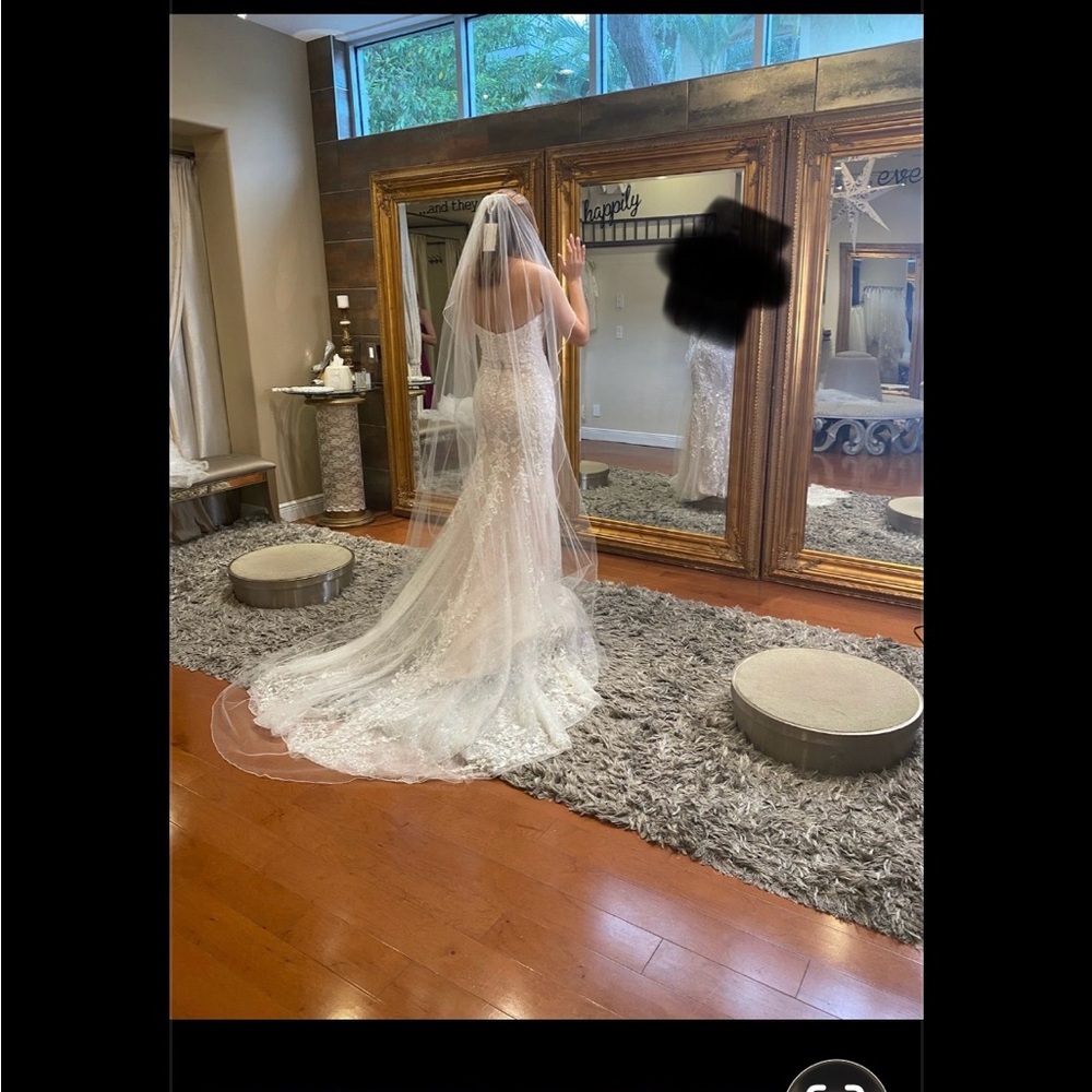 Maggie Sottero White Lace Wedding Dress - Picture 4 of 14
